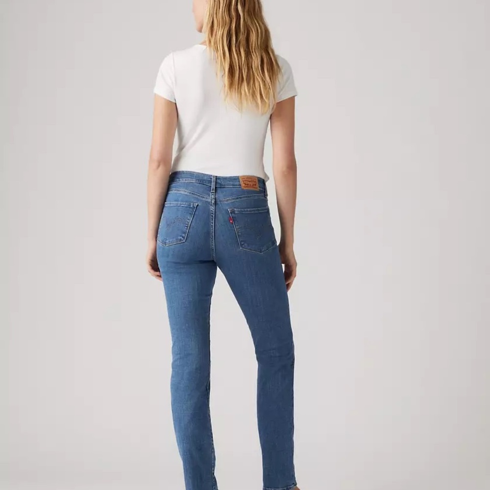 ✨HP✨Levi’s Classic Straight Leg Mid-Wash Denim Jeans 14M - W32 L30 - Picture 2 of 7